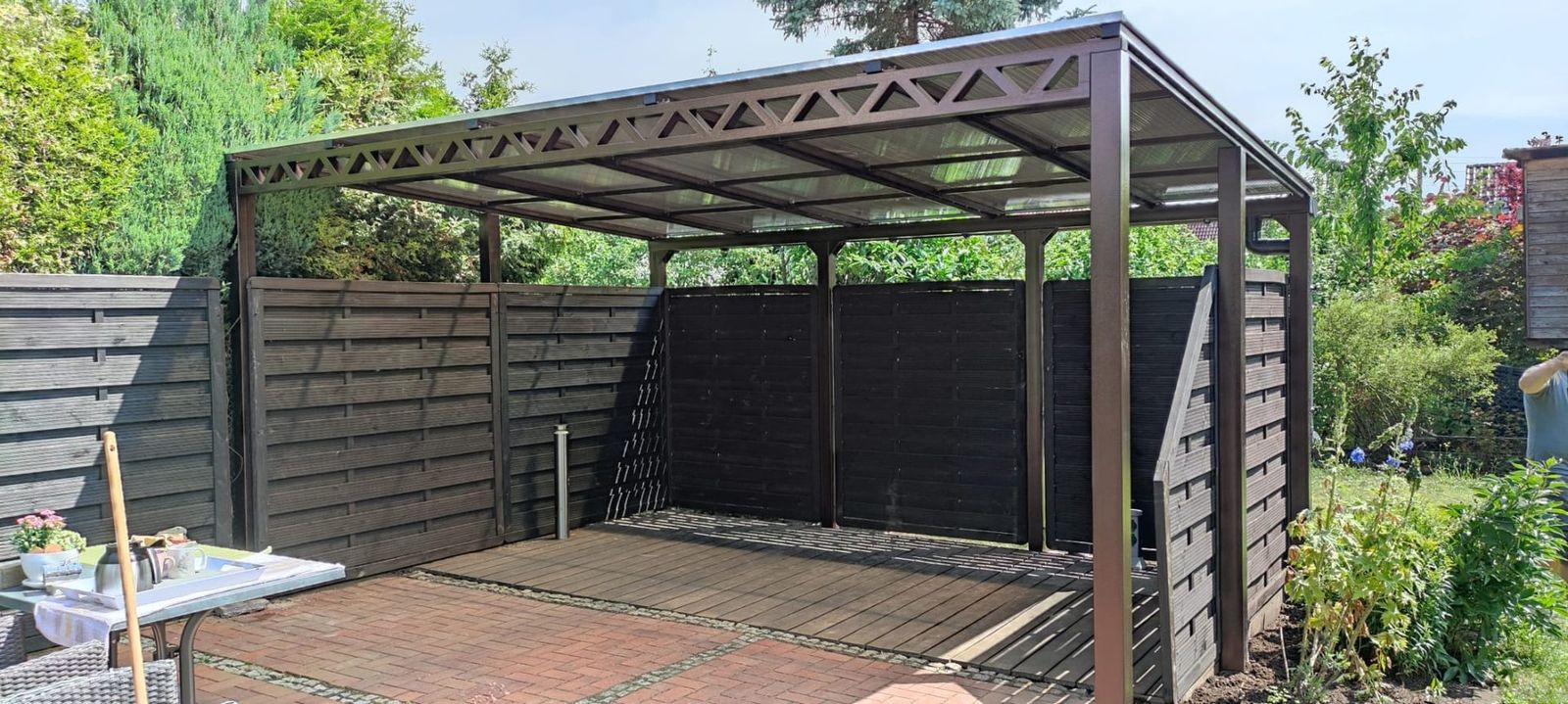Carport mit Sichtschutzwänden